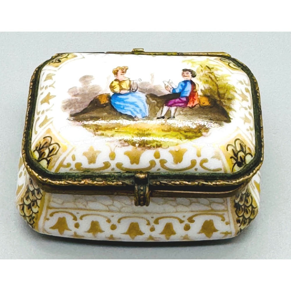 Antique Meissen Pill Trinket Box Hand Painted Courting Couple Porcelain Germany